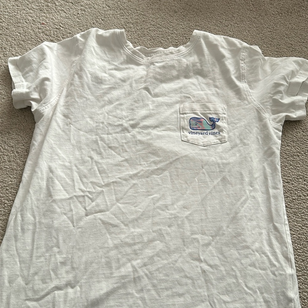 Vineyard vines t shirt